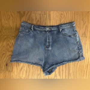PrettyLittleThing Plus Size Vintage High Rise Jean Short Size 16